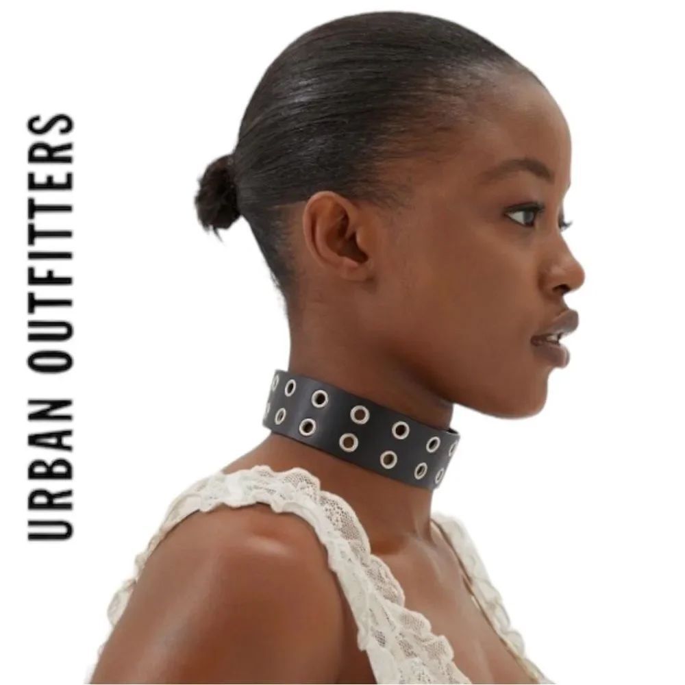 NEW  UO Urban Outfitters Corin Black Leather Grommet Choker